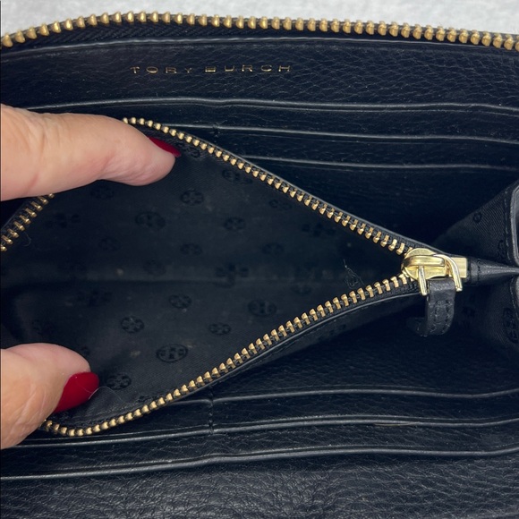 Tory Burch Black Leather Zip Wallet - Picture 7 of 8